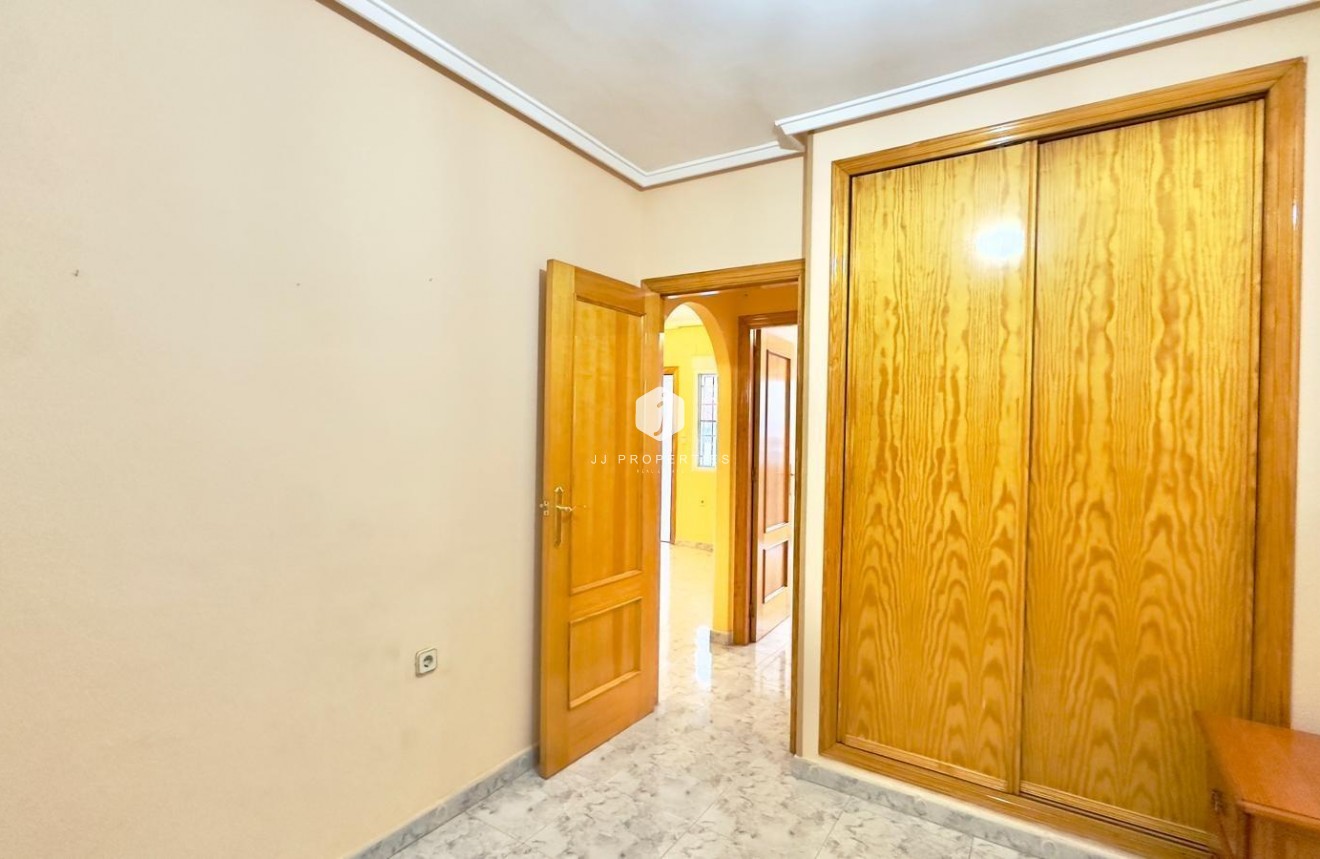 Segunda mano - Apartamento / piso -
Torrevieja - La Mata Pueblo