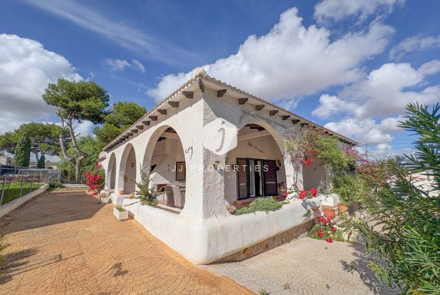 Resale - Villa -
Los Balcones - Costa Blanca