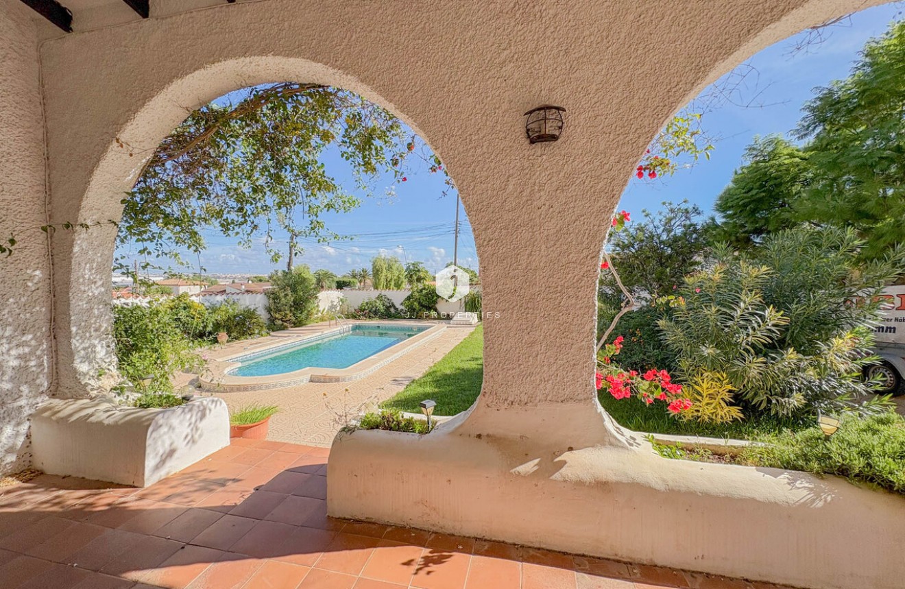 Resale - Villa -
Los Balcones - Costa Blanca