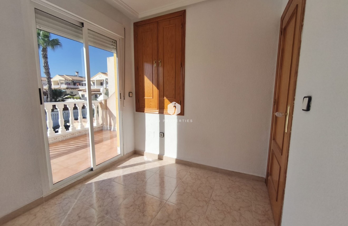 Segunda mano - Bungalow -
Orihuela Costa - Costa Blanca