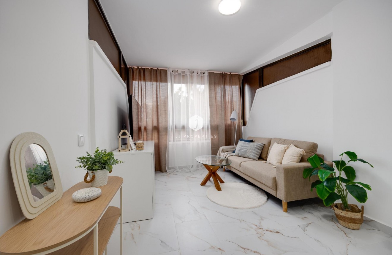 Resale - Apartment / flat -
Torrevieja - Cabo cervera