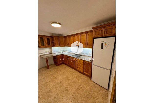 Z drugiej ręki - Mieszkanie w bloku -
Torrevieja - Centro