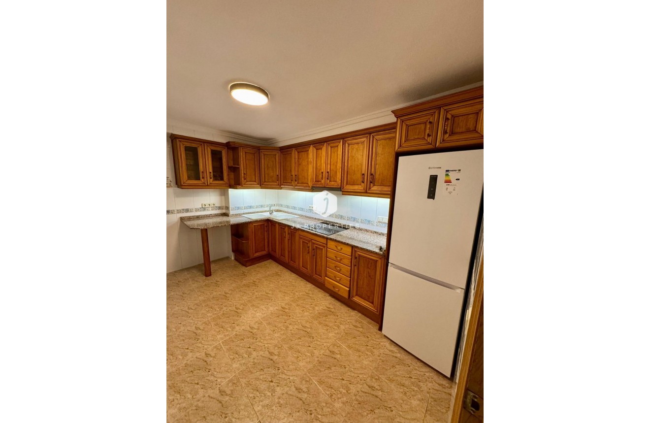 Z drugiej ręki - Mieszkanie w bloku -
Torrevieja - Centro