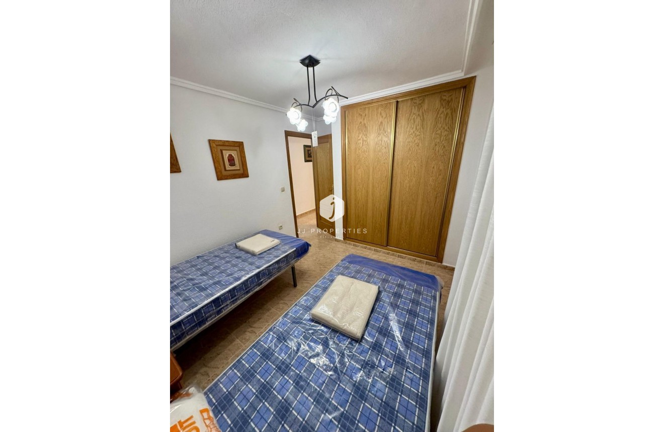 Z drugiej ręki - Mieszkanie w bloku -
Torrevieja - Centro