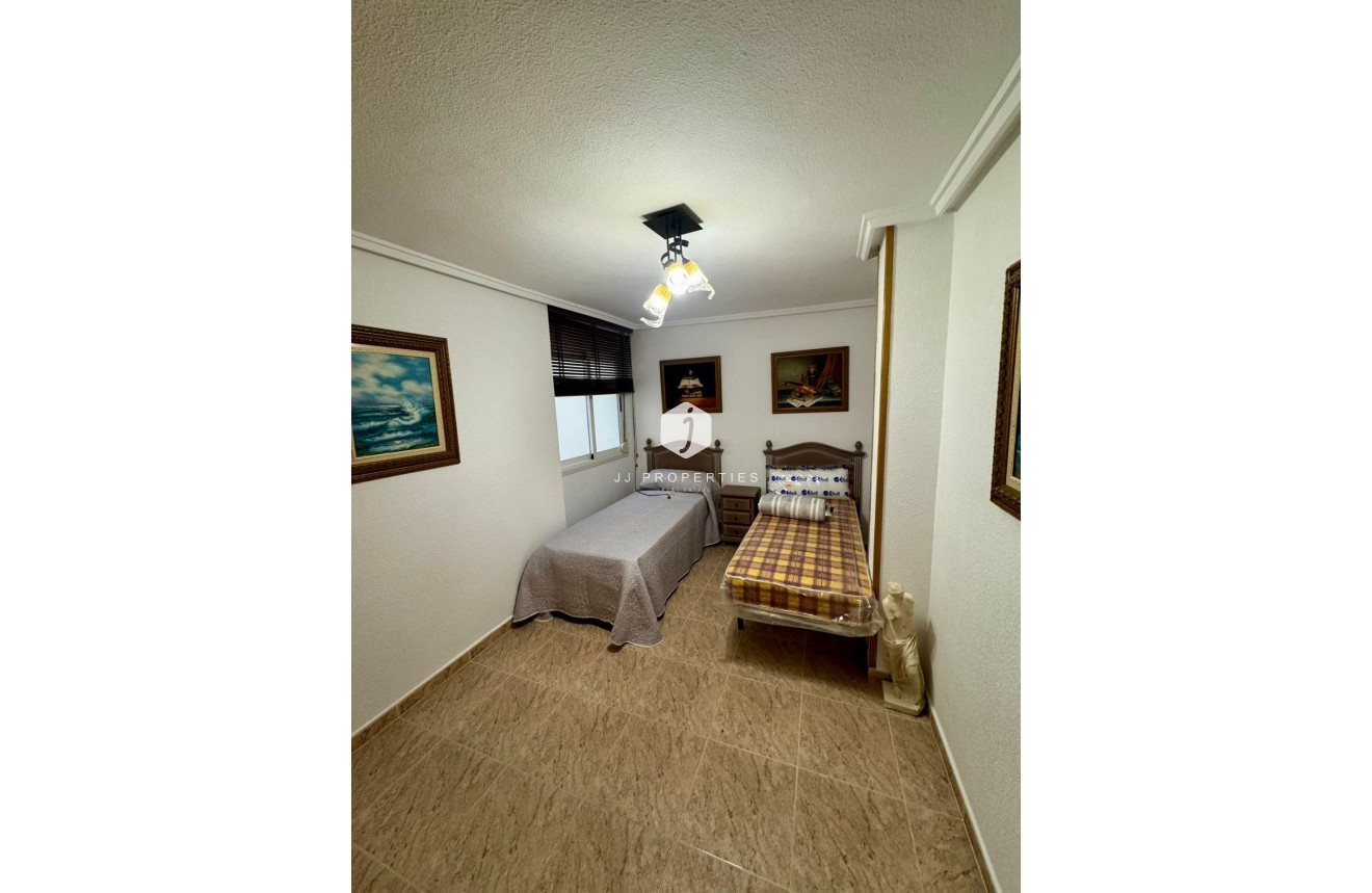 Z drugiej ręki - Mieszkanie w bloku -
Torrevieja - Centro