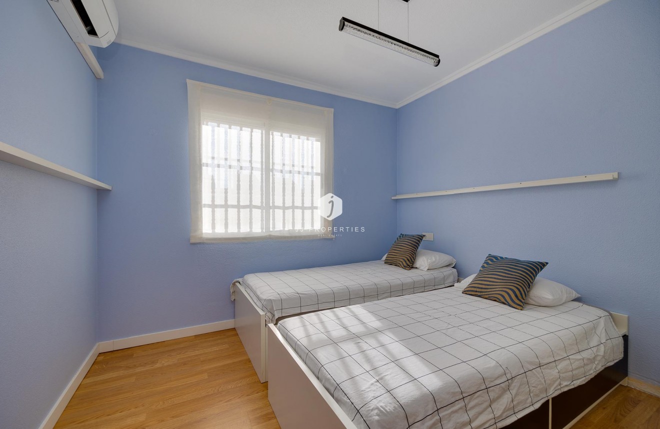 Segunda mano - Villa -
Torrevieja - Costa Blanca