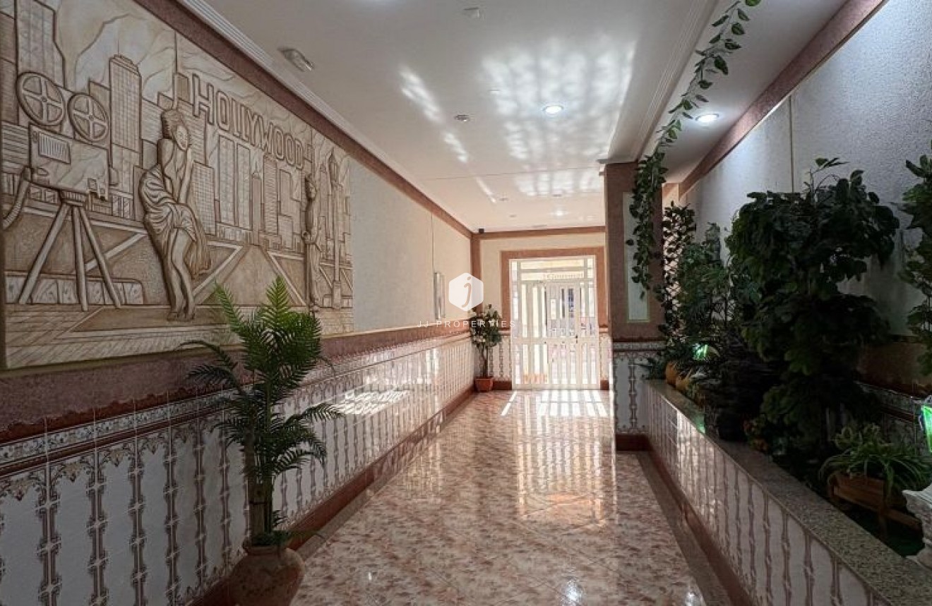 Resale - Apartment / flat -
Torrevieja - Costa Blanca