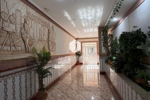 Resale - Apartment / flat -
Torrevieja - Costa Blanca