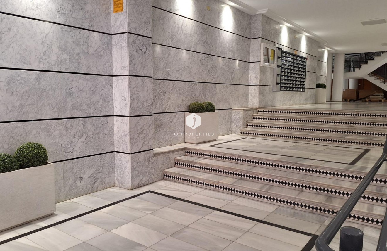 D'occasion - Appartement -
Torrevieja - Acequion