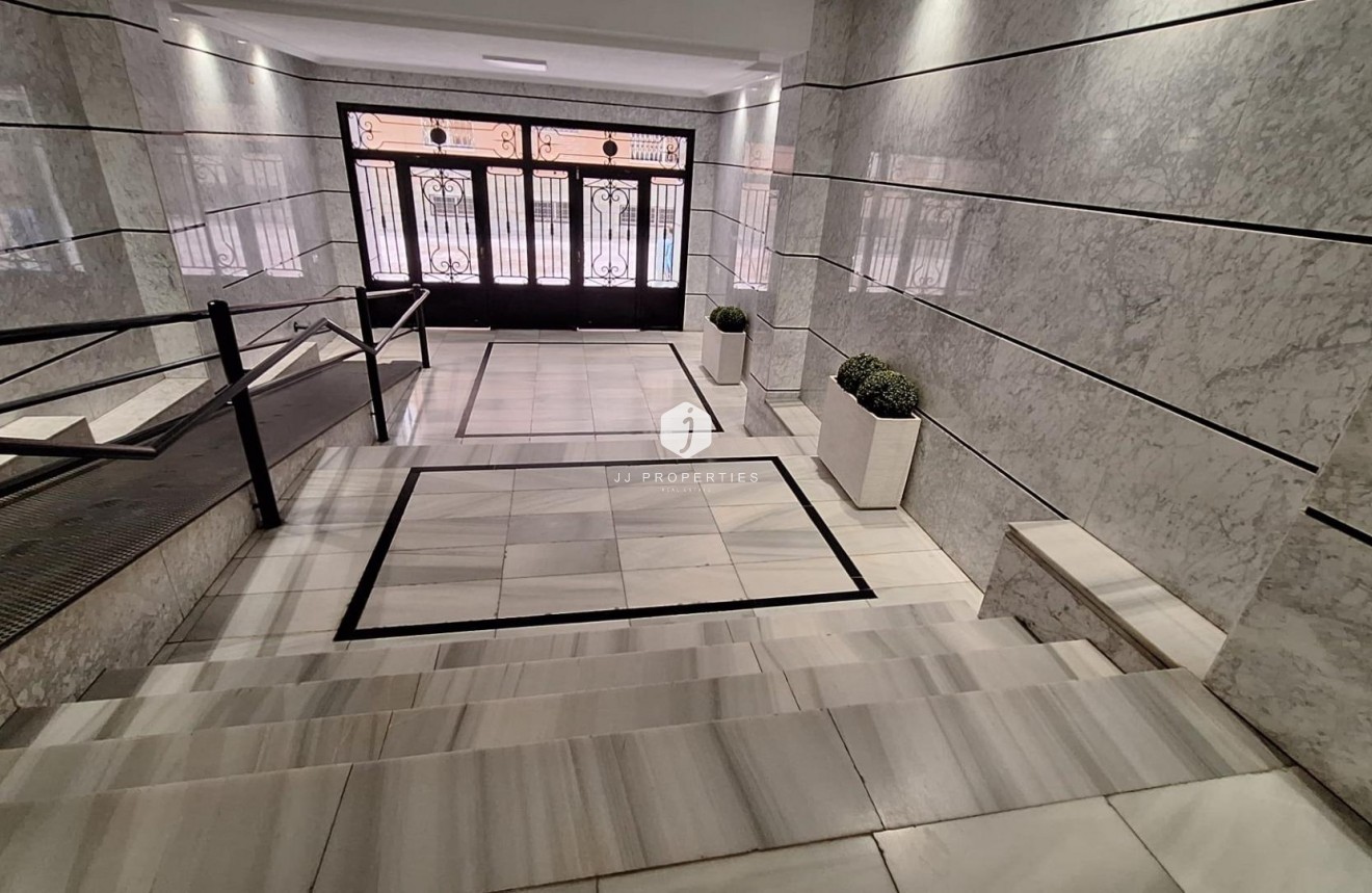 D'occasion - Appartement -
Torrevieja - Acequion