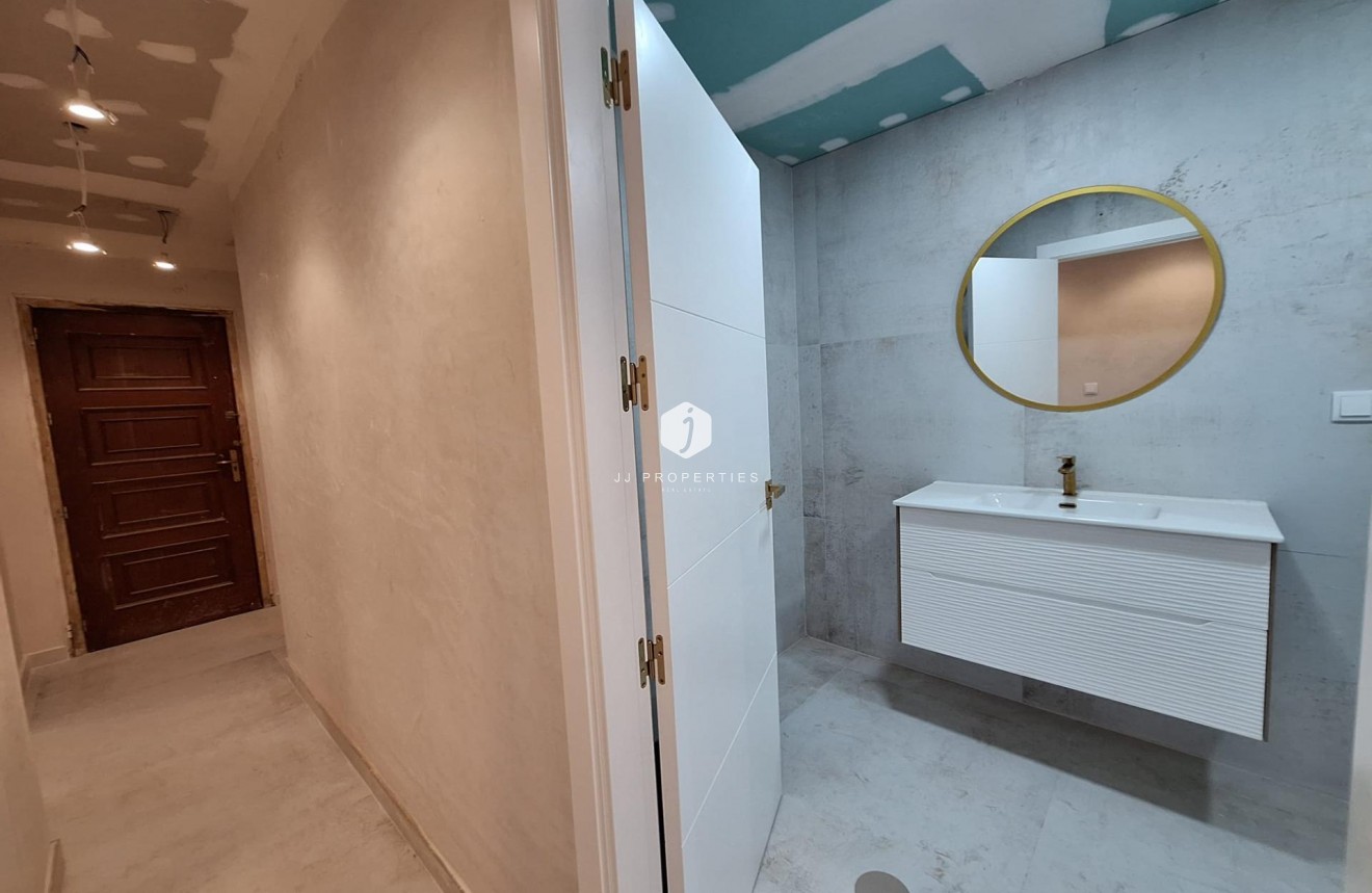 D'occasion - Appartement -
Torrevieja - Acequion