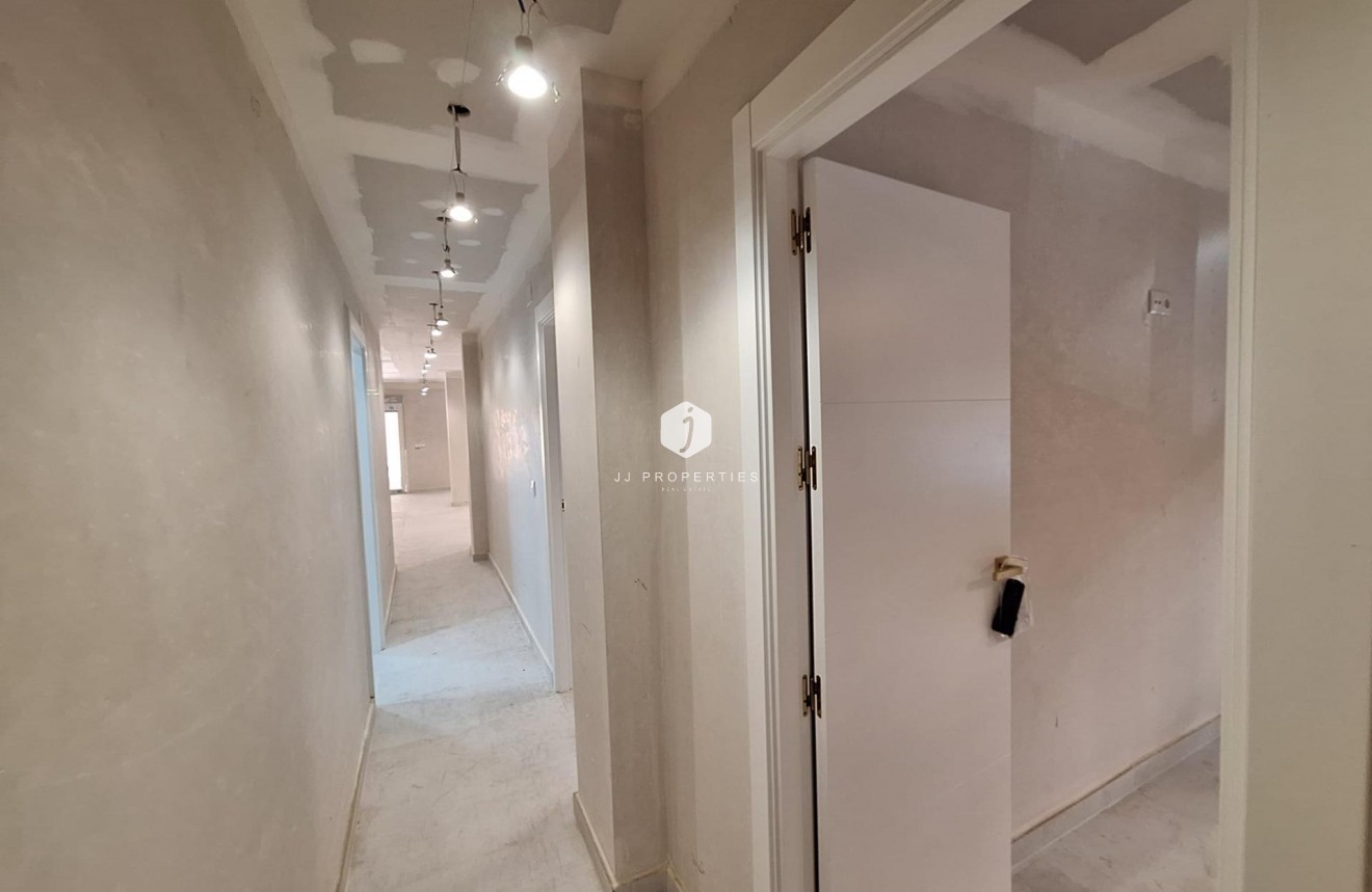 D'occasion - Appartement -
Torrevieja - Acequion