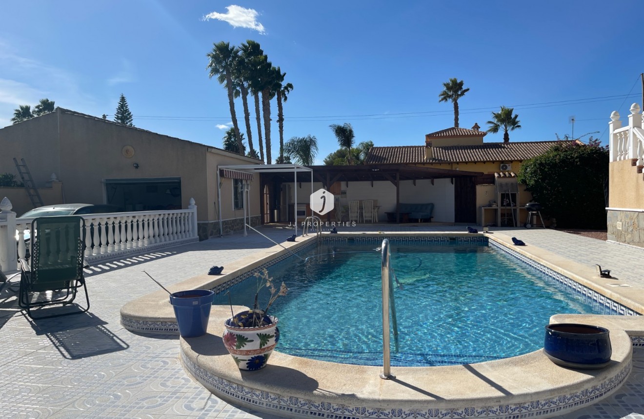 Resale - Villa -
Catral - Costa Blanca