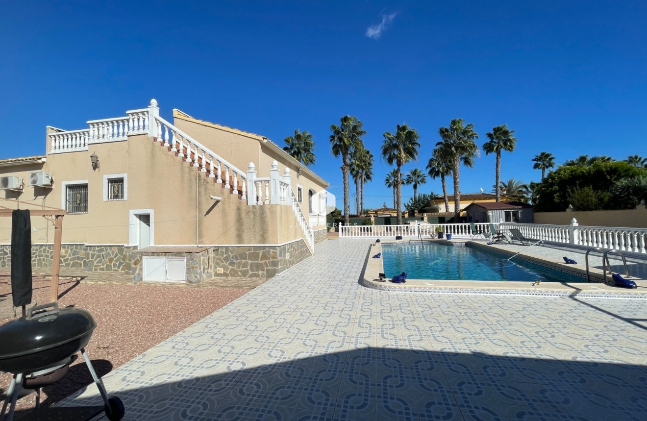 Resale - Villa -
Catral - Costa Blanca