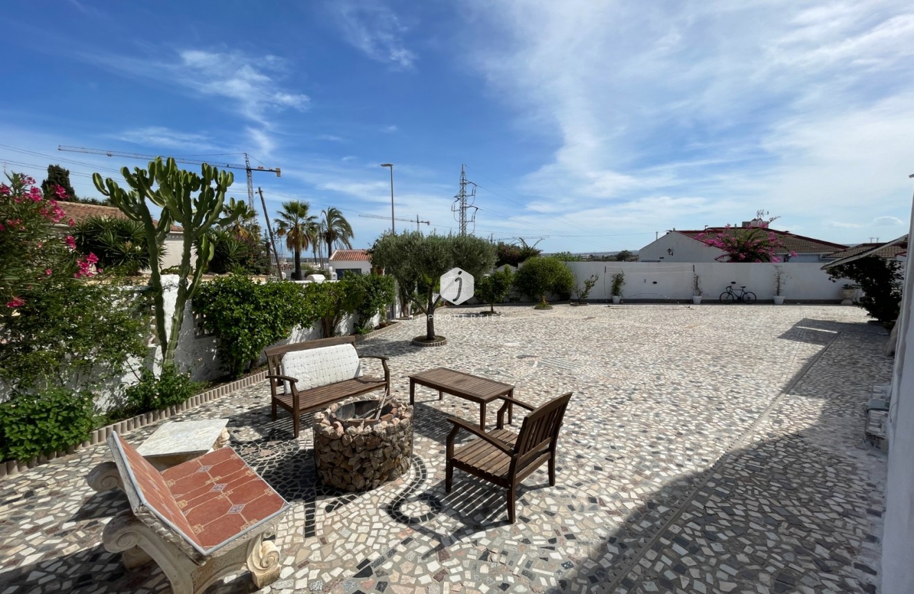 D'occasion - Villa -
Ciudad Quesada - Costa Blanca