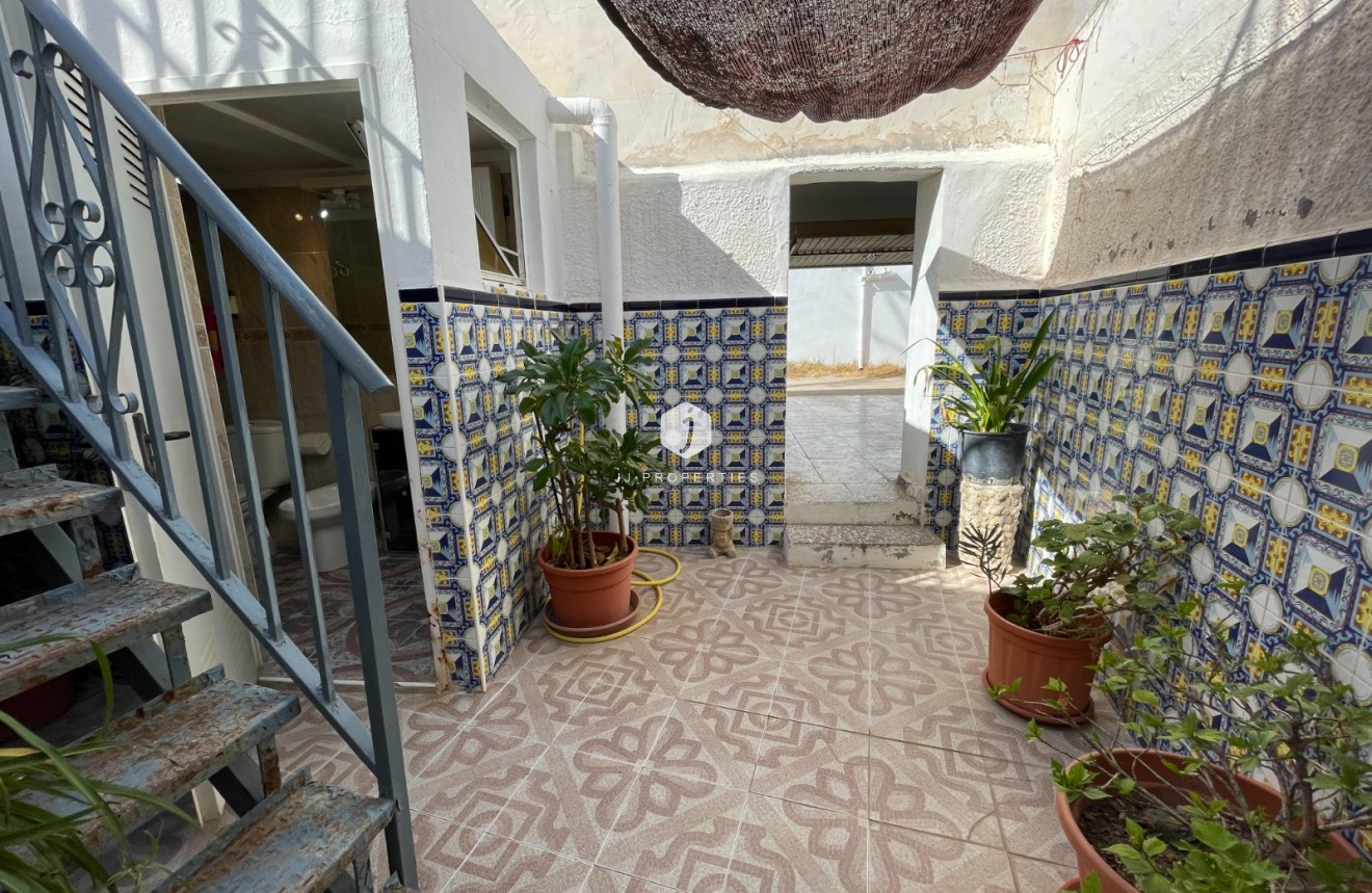 Resale - Chalet -
Jacarilla - Inland