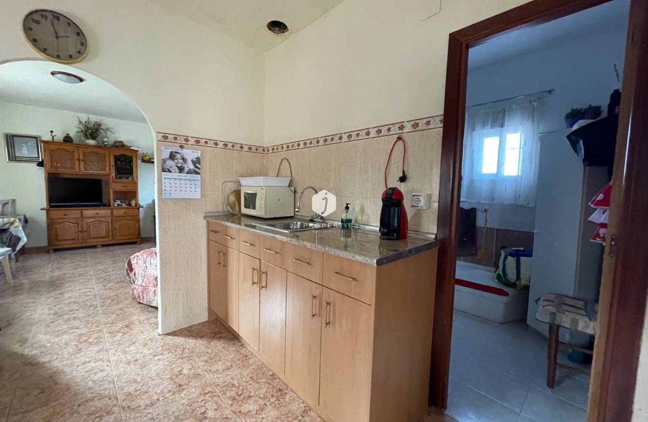 Resale - Country Property -
Jacarilla - Inland