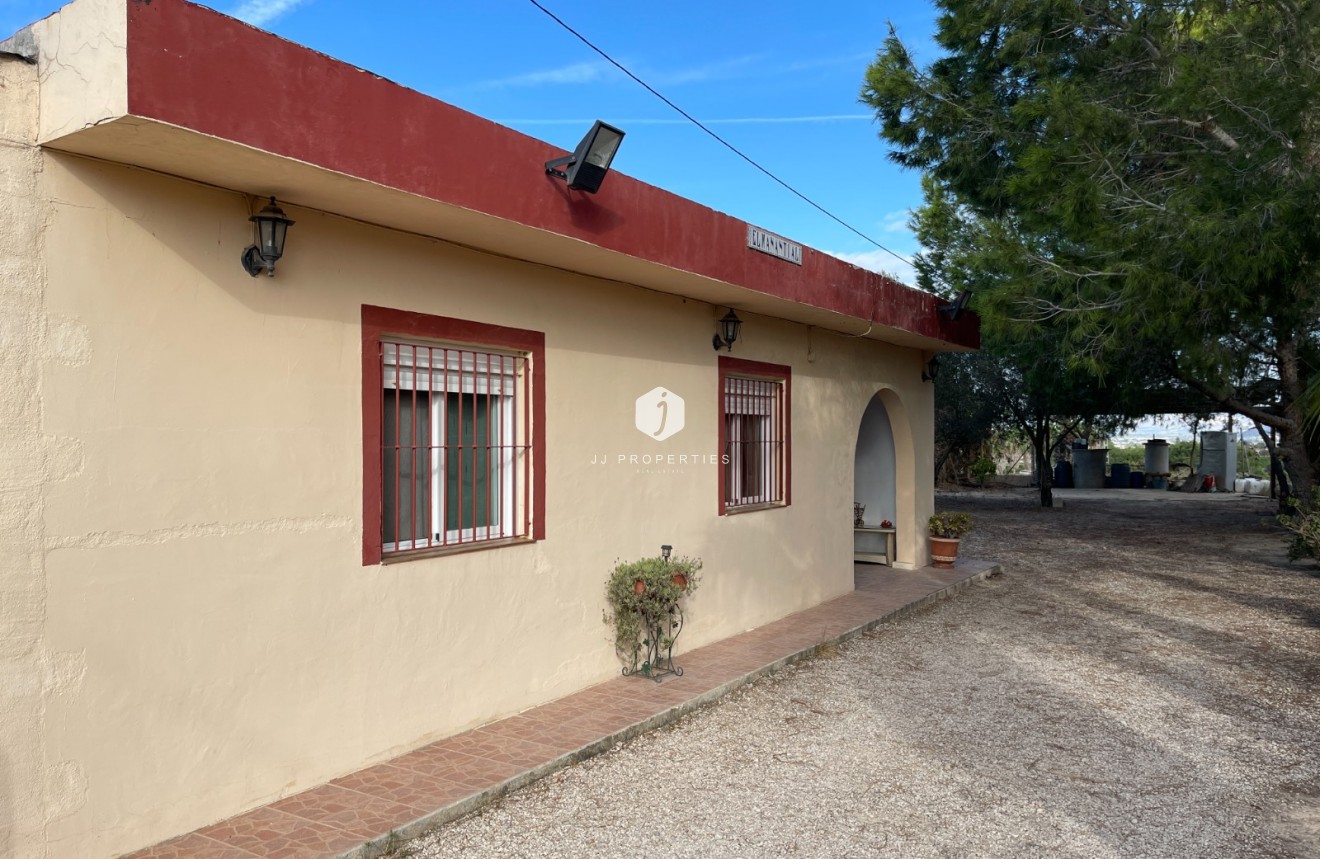 Resale - Country Property -
Jacarilla - Inland