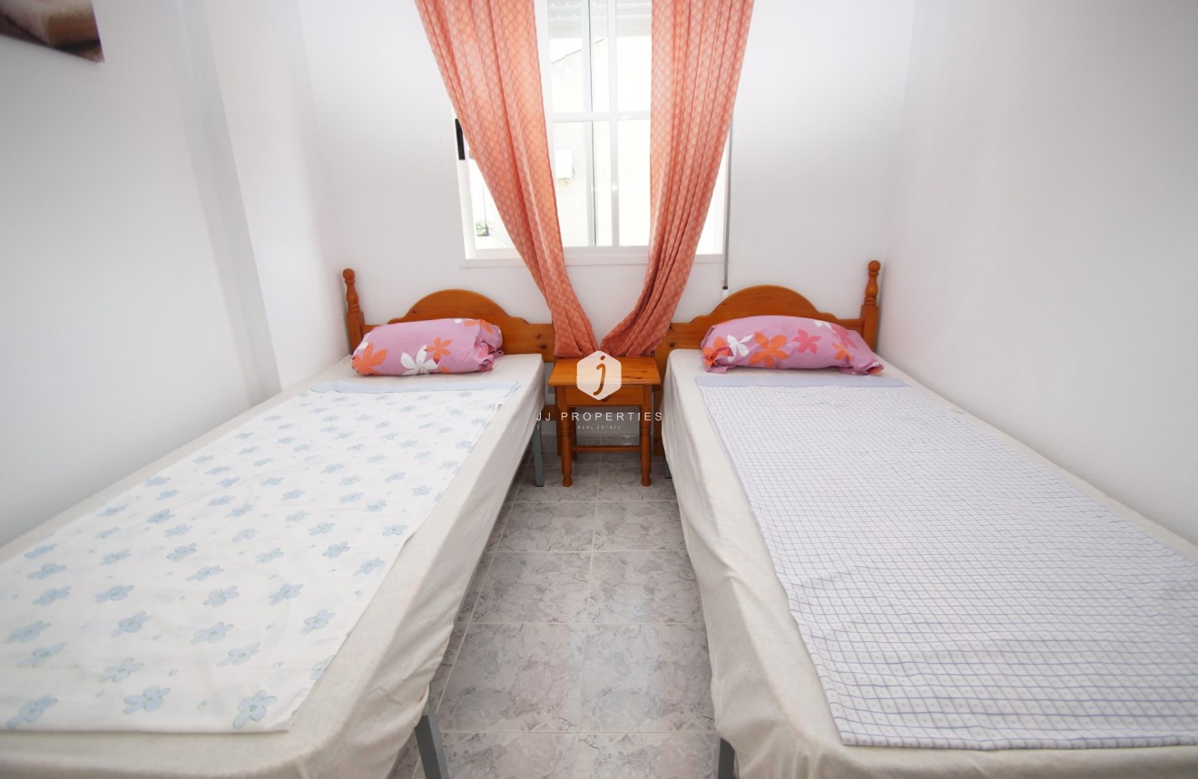 Resale - Bungalow -
Orihuela Costa - Costa Blanca