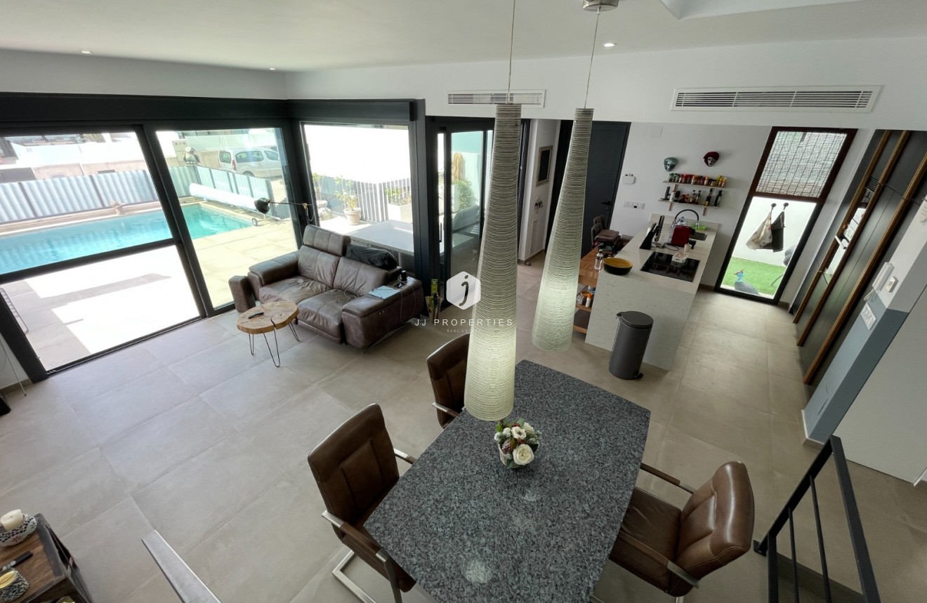 Resale - Villa -
Dolores - Costa Blanca