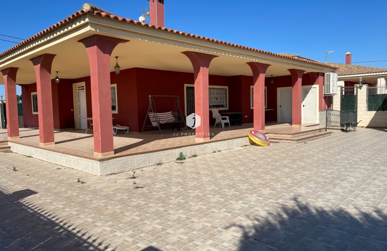Resale - Villa -
Albatera - Inland