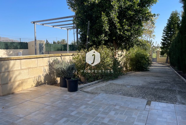 Resale - Villa -
Albatera - Inland