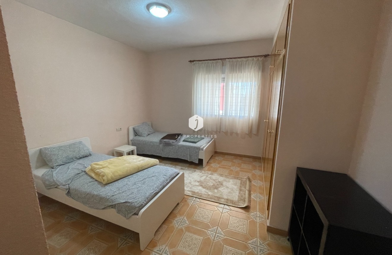 Resale - Villa -
Albatera - Inland