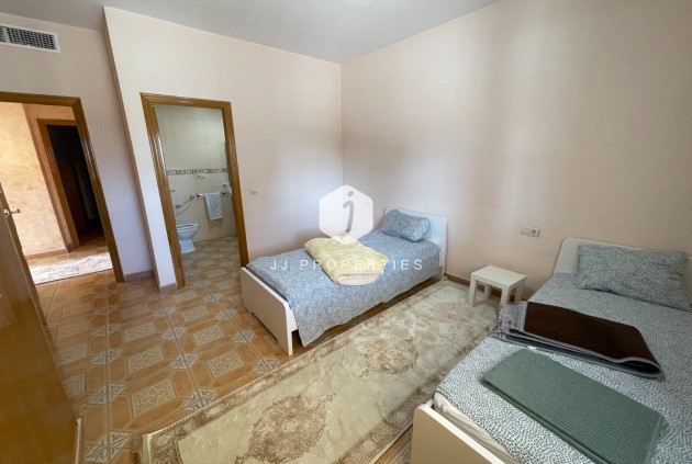 Resale - Villa -
Albatera - Inland