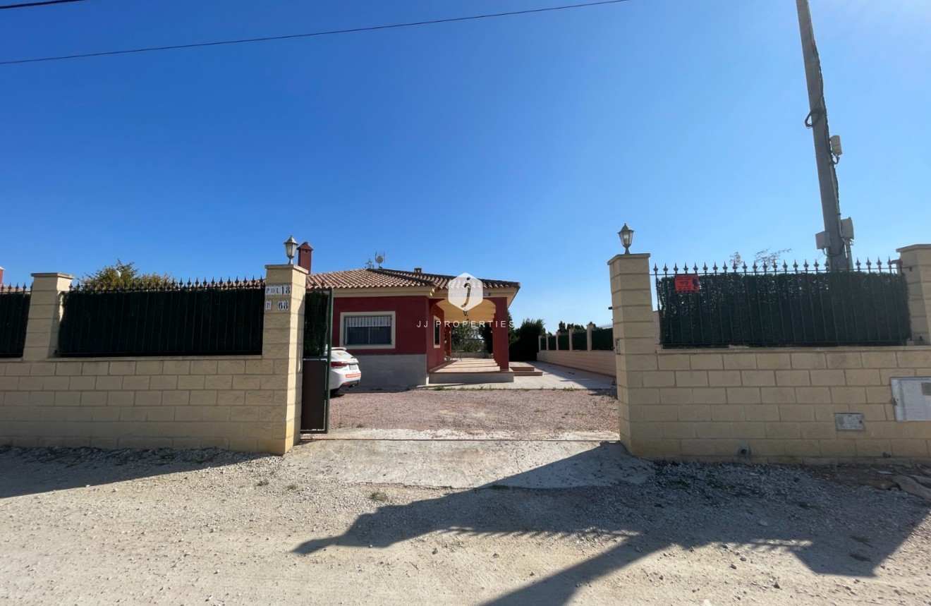 Resale - Villa -
Albatera - Inland