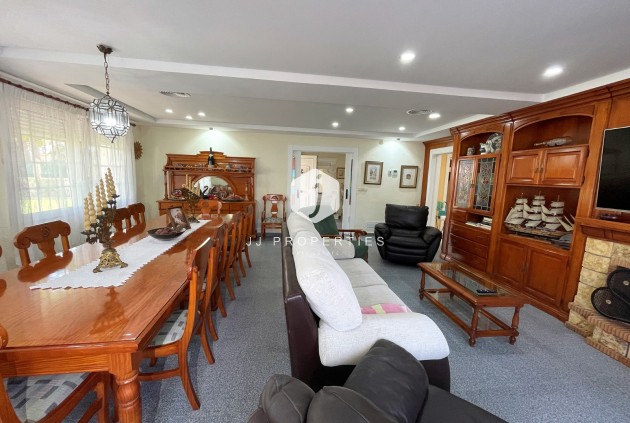 Resale - Villa -
Orihuela Costa - Costa Blanca