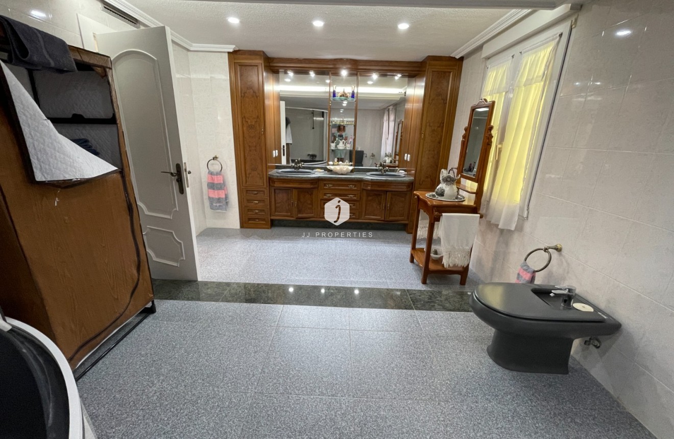 Resale - Villa -
Orihuela Costa - Costa Blanca