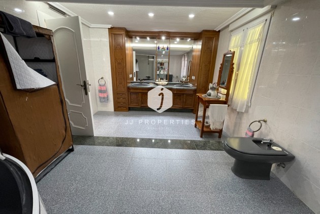 Resale - Villa -
Orihuela Costa - Costa Blanca