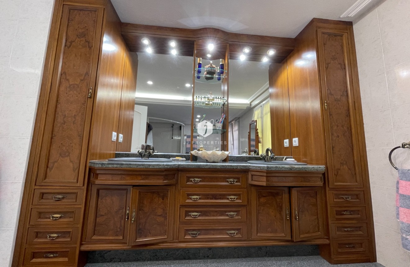 Resale - Villa -
Orihuela Costa - Costa Blanca