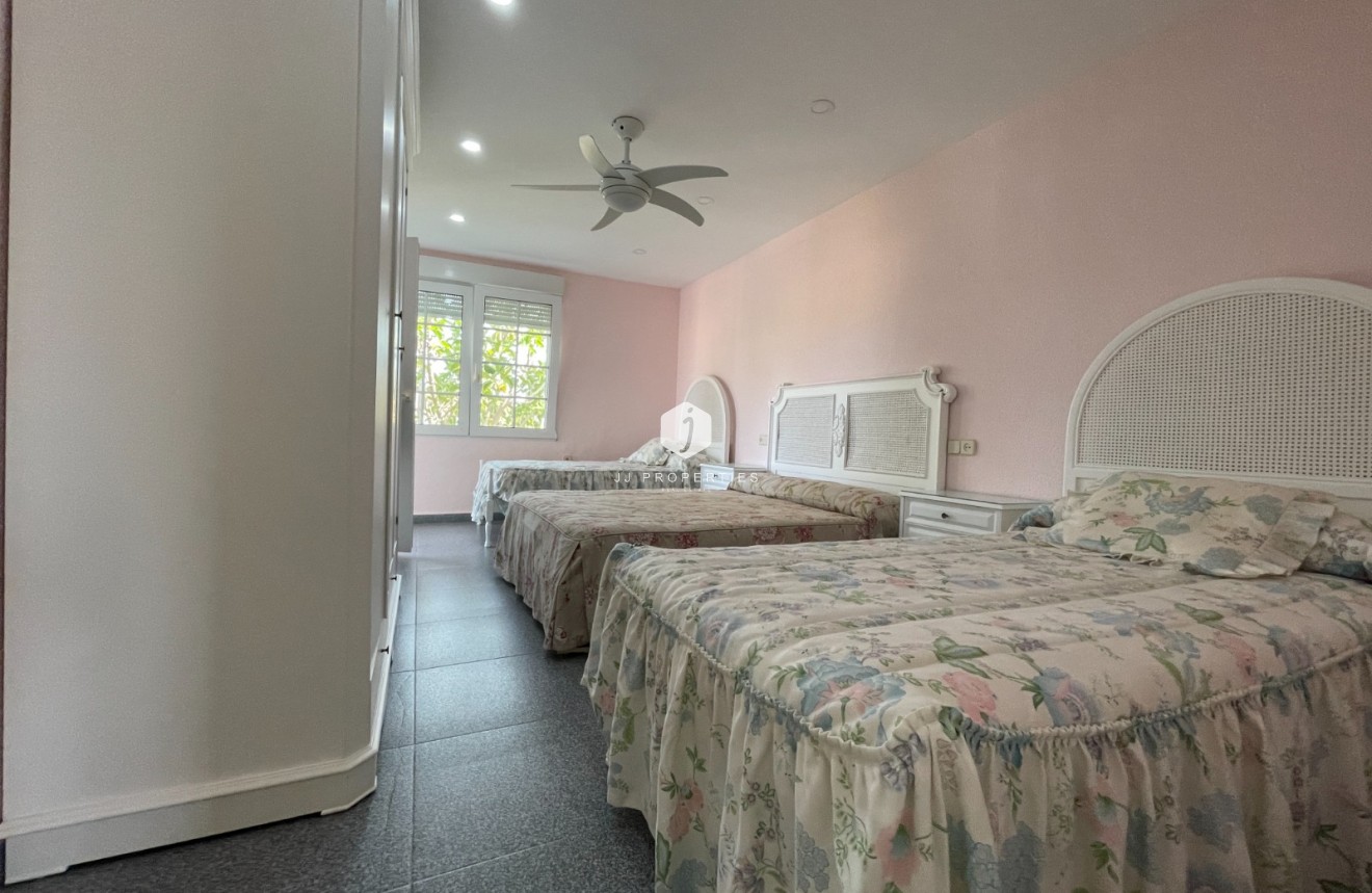 Resale - Villa -
Orihuela Costa - Costa Blanca