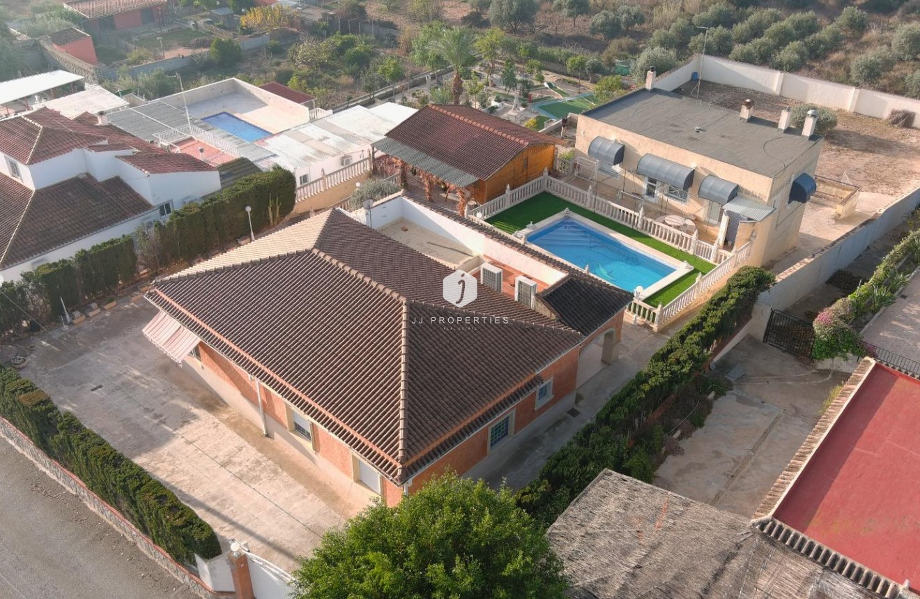 Resale - Villa -
Albatera - Inland