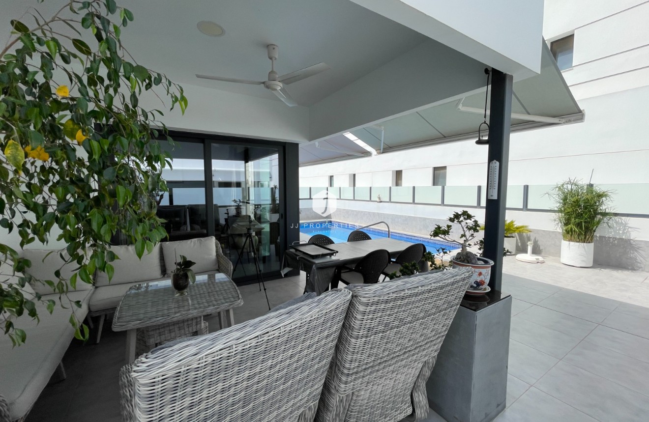 Resale - Chalet -
Dolores - Costa Blanca