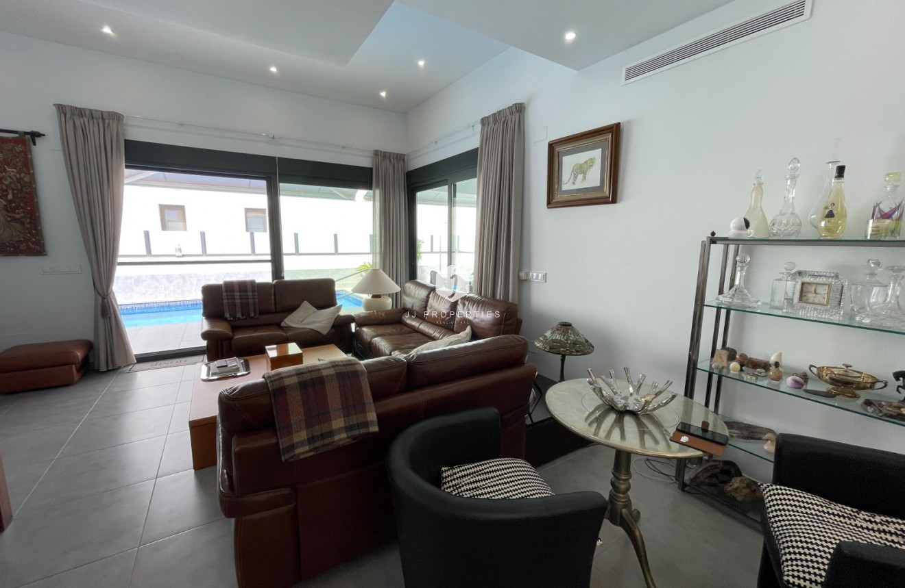 Resale - Chalet -
Dolores - Costa Blanca