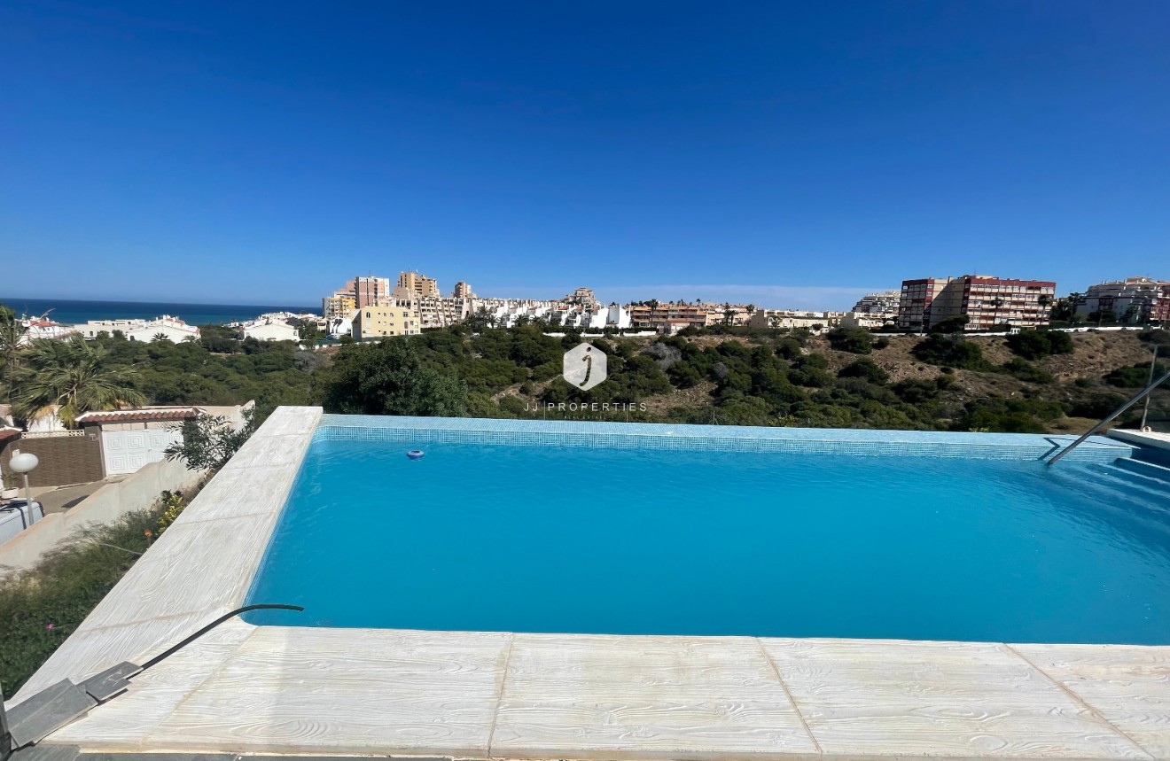 Segunda mano - Villa -
La Mata - Costa Blanca