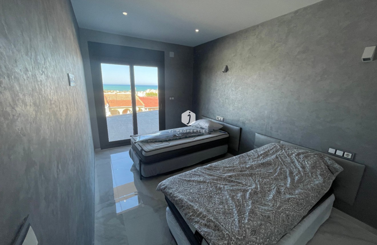 Segunda mano - Villa -
La Mata - Costa Blanca