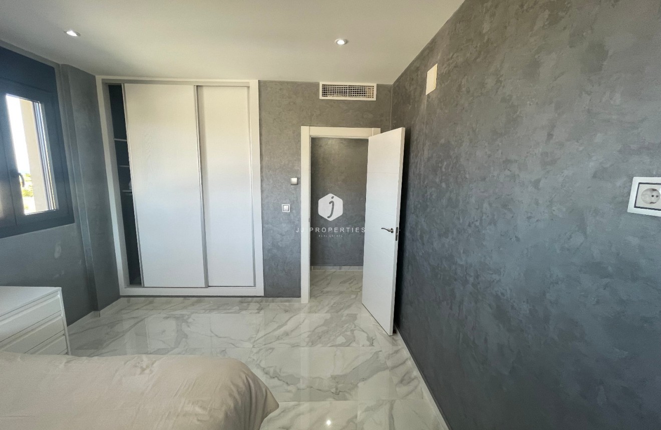 Segunda mano - Villa -
La Mata - Costa Blanca