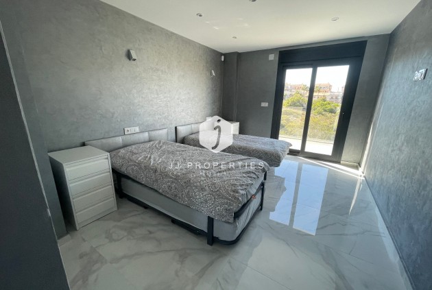 Segunda mano - Villa -
La Mata - Costa Blanca