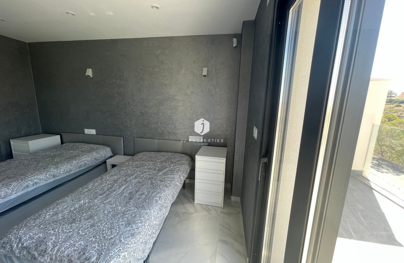 Segunda mano - Villa -
La Mata - Costa Blanca