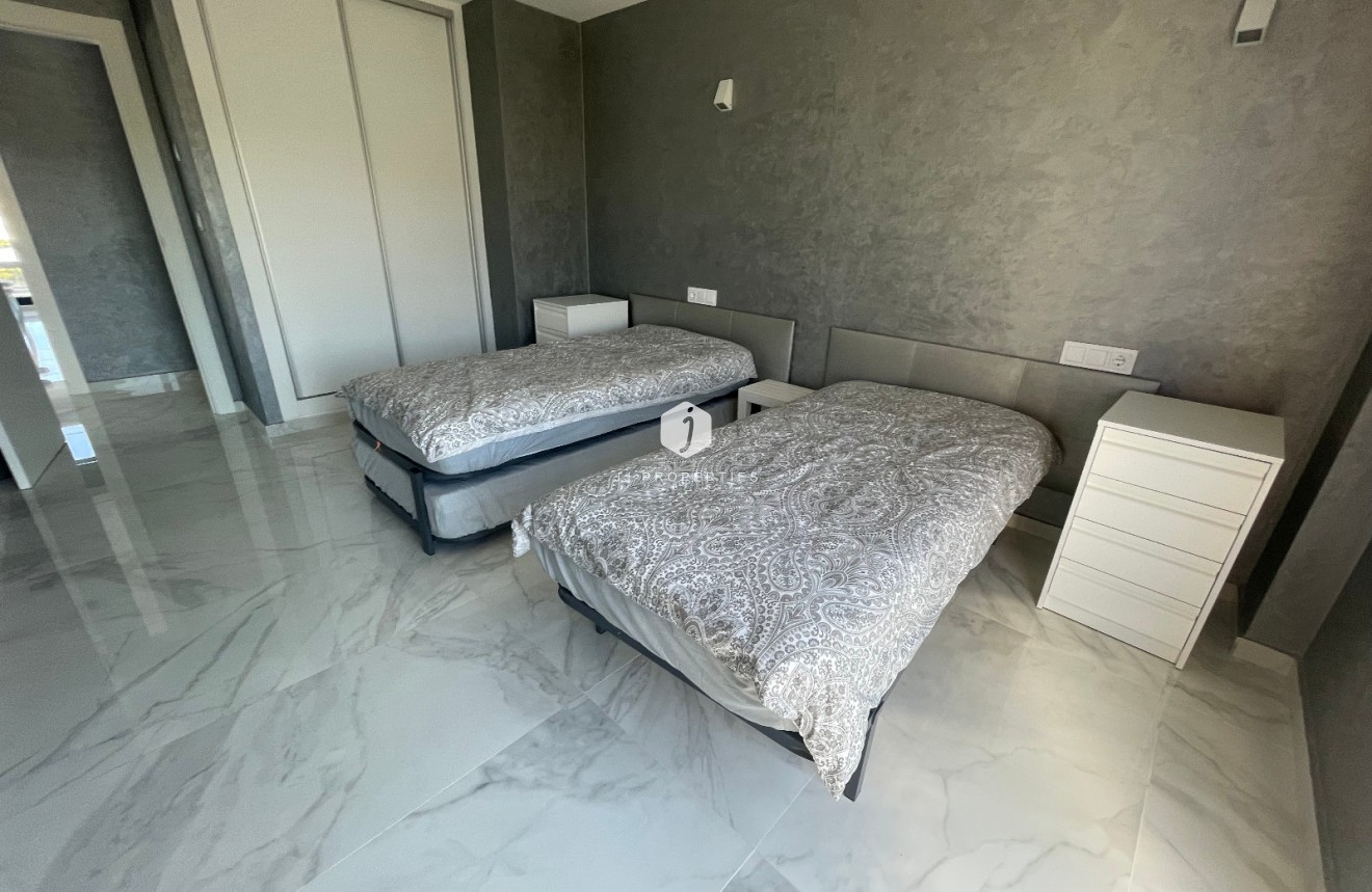 Segunda mano - Villa -
La Mata - Costa Blanca