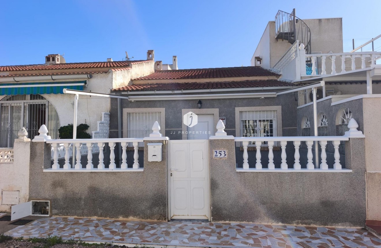 Resale - Bungalow -
Torrevieja - La Siesta - El Salado - Torreta