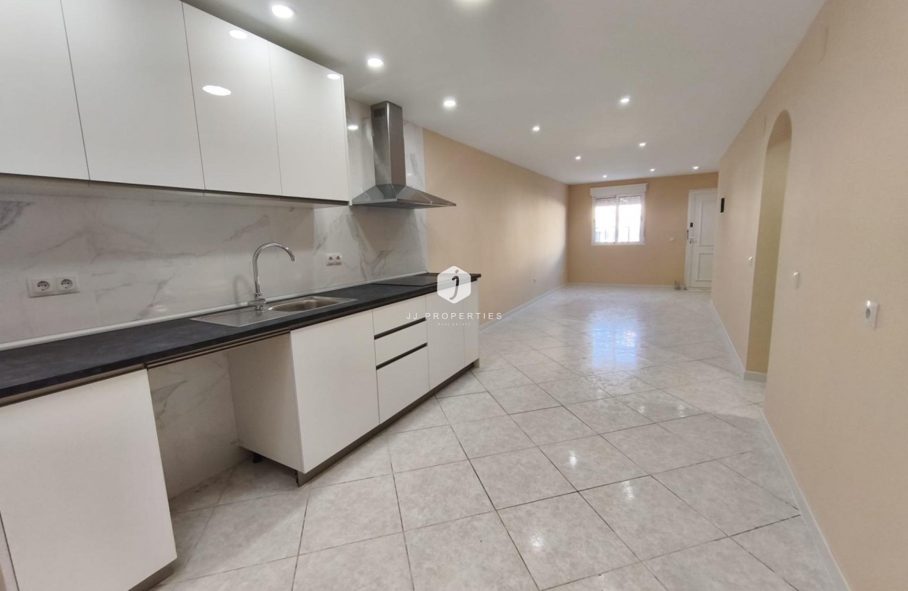 Resale - Bungalow -
Torrevieja - La Siesta - El Salado - Torreta