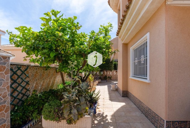 Segunda mano - Chalet -
Torrevieja - Los Balcones - Los Altos del Edén