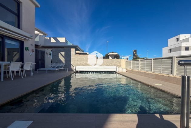 Segunda mano - Villa -
San Miguel de Salinas - Bellavista