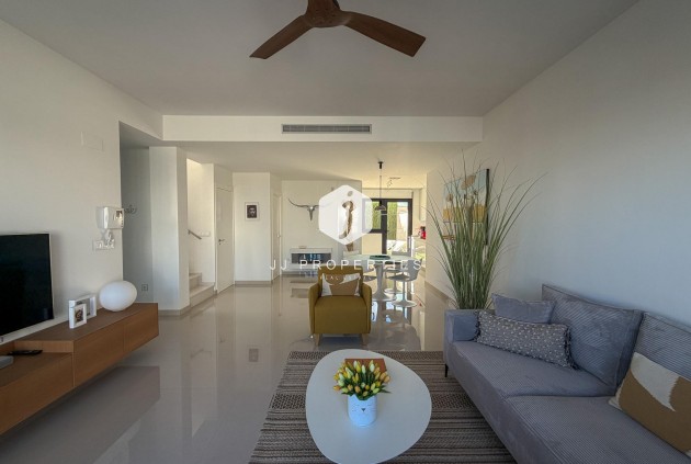 Segunda mano - Villa -
San Miguel de Salinas - Bellavista