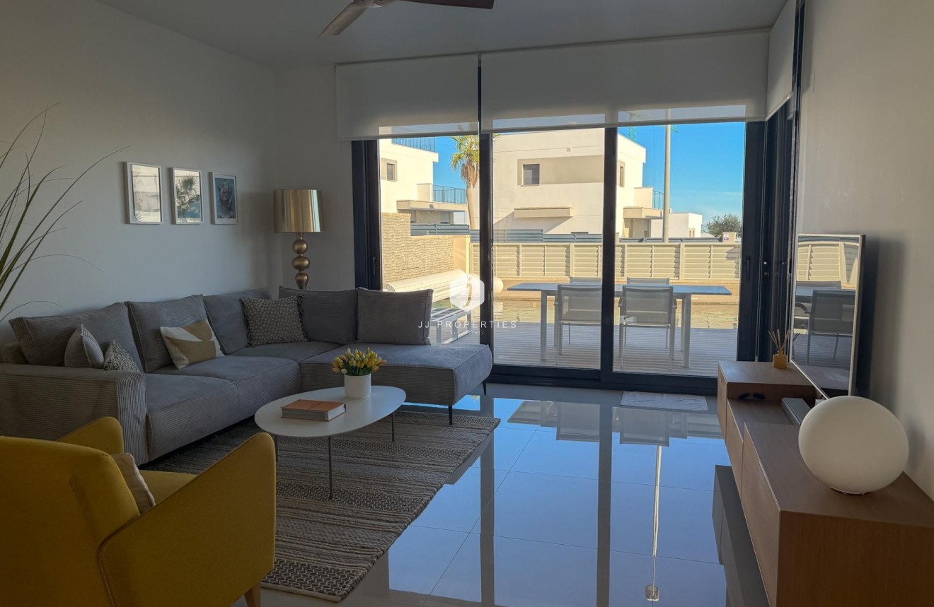 Segunda mano - Villa -
San Miguel de Salinas - Bellavista