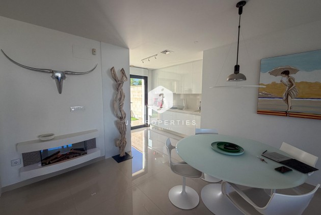 Segunda mano - Villa -
San Miguel de Salinas - Bellavista